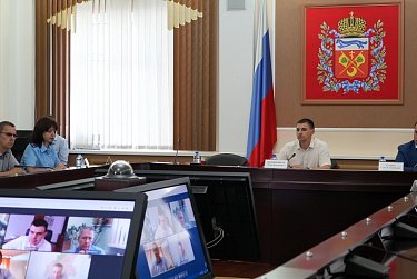 Такси с желтой полосой 